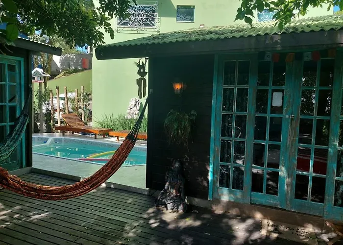 Hotel com piscina: Chale Com Piscina